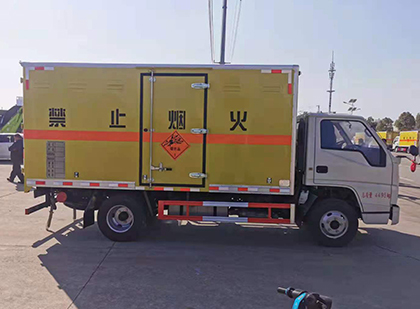 台安爆破器材运输车